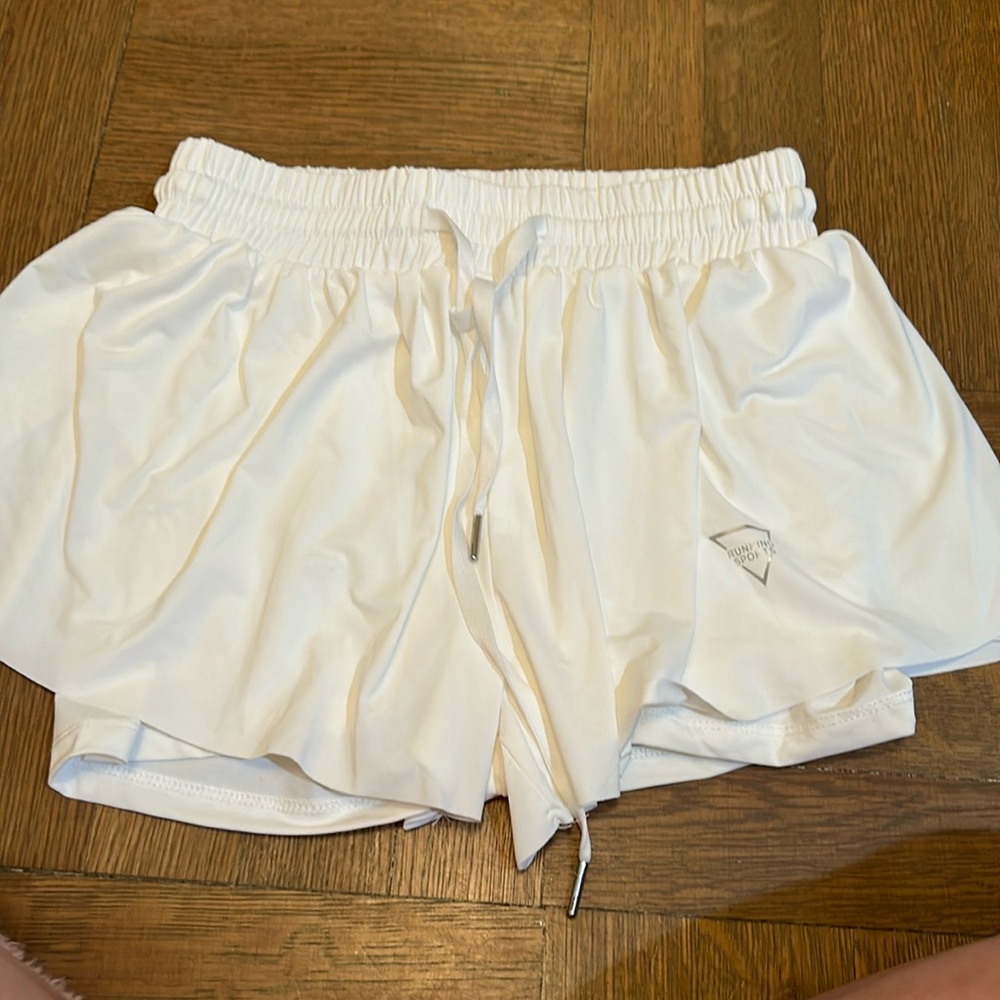 Athletic flow shorts